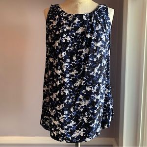 White House Black Market pleat neck sleeveless shell modern polka dot Size Small